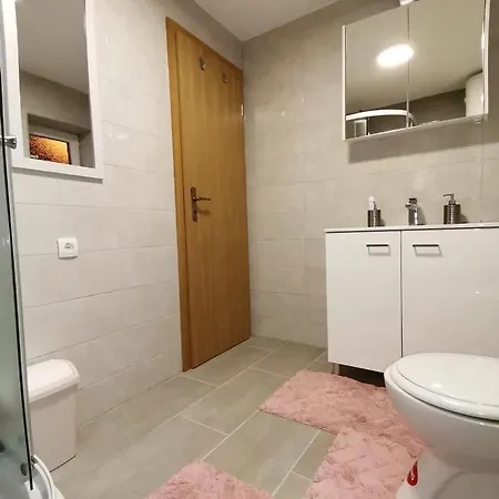 Kuca Nina Vila *